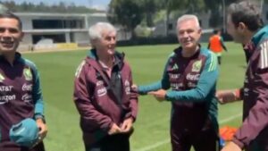 Bora Milutinovic regresa al CAR y se encuentra con viejos conocidos de la selección mexicana