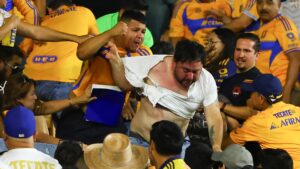 Tigres veta a aficionados violentos tras partido contra América