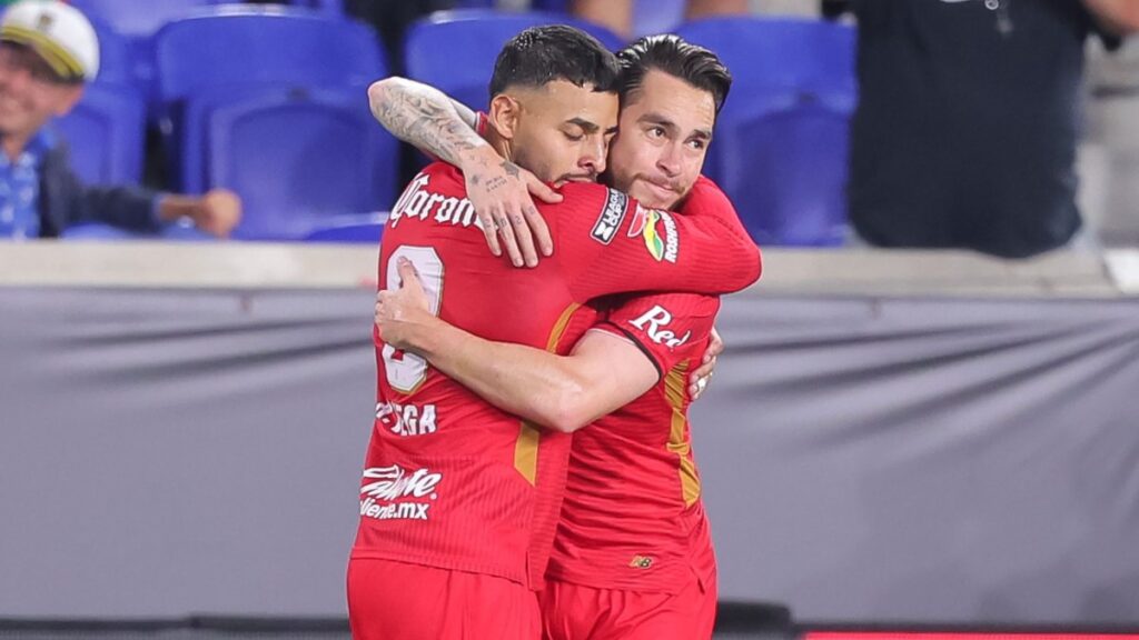 Jugadores del Toluca en festejo de gol