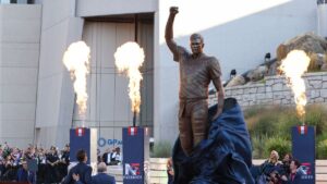Los Patriots revelan la estatua de Tom Brady en el Gillette Stadium