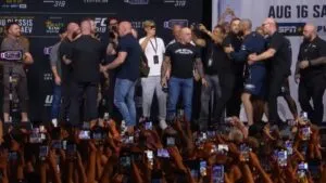 Se encienden los ánimos en el cara a cara de Dricus du Plessis y Khamzat Chimaev