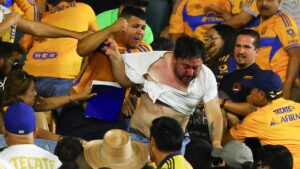 ¡Peleas en Jalisco y Nuevo León! La violencia opaca el desarrollo de la jornada 5 del Apertura 2025