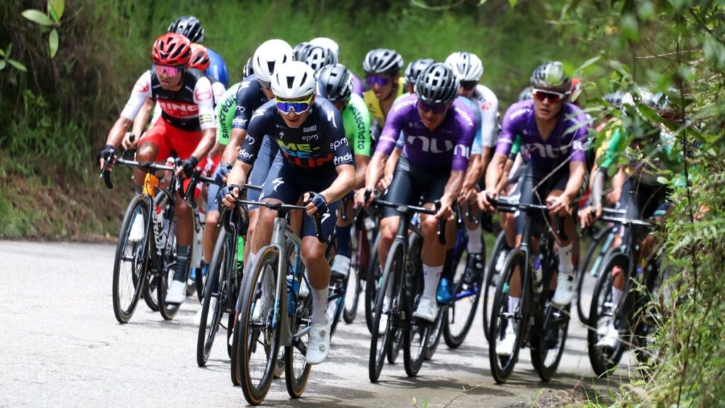 Pelotón de La Vuelta a Colombia 2025 / Foto: Federación Colombiana de Ciclismo