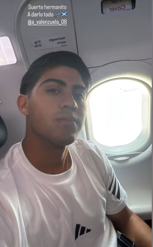 Juvenil de Rayados en un avión hacia Escocia