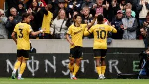 La luz en el ataque: Jhon Arias brilla como titular en el Wolverhampton