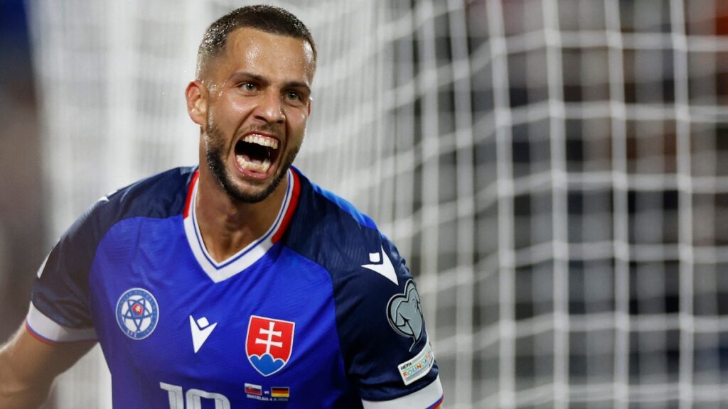 David Hancko, de Eslovaquia, celebrando ante Alemania / REUTERS/David W Cerny
