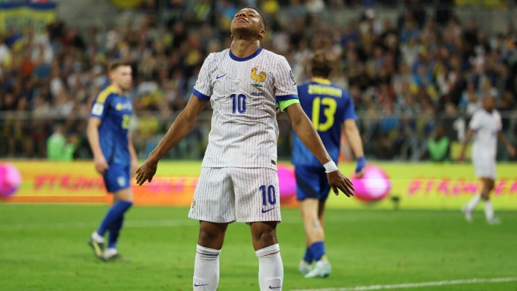 Kylian Mbappé con Francia en el partido ante Ucrania / REUTERS/Kacper Pempel