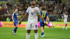 Francia hace la tarea de visitante y vence a Ucrania