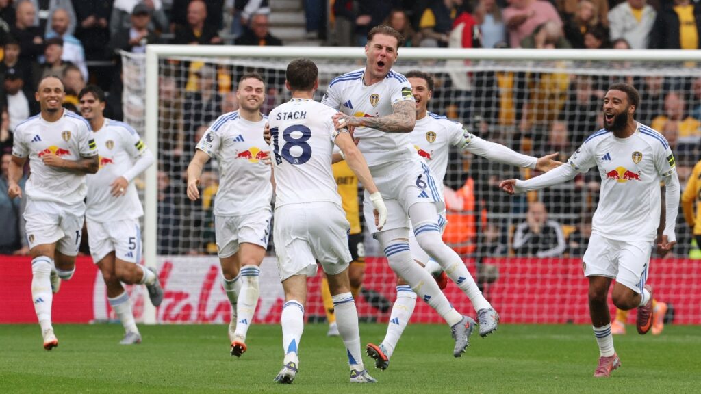 Leeds United celebrando ante Wolverhampton / REUTERS/Chris Radburn