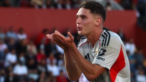 Benfica gana, gusta y golea en el debut de José Mourinho ante AVS