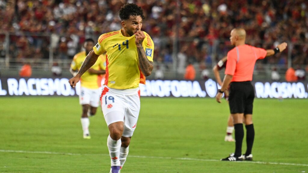Luis Javier Suárez celebrando sus goles con Colombia / Foto por JUAN BARRETO / AFP