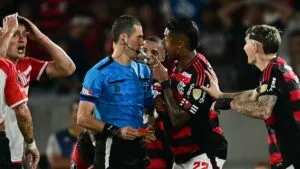 Andrés Rojas, señalado por gravísimo error arbitral en el Flamengo vs Estudiantes de La Plata