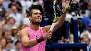 Carlos Alcaraz barre a Novak Djokovic y regresa a la final del US Open