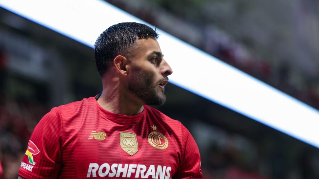 Alexis Vega afirma que la presión de la afición de Chivas lo impulsa a jugar mejor