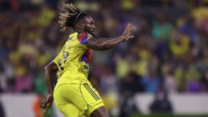 ¿Saint-Maximin titular en el Clásico Nacional? Jardine planea cambios ante Chivas