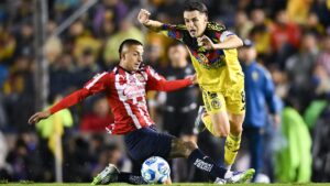 Álvaro Fidalgo sale lesionado del Clásico Nacional: ¿Qué le pasa al mediocampista del América?