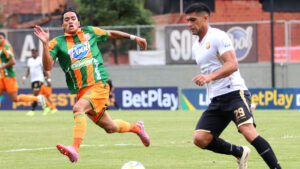 Envigado rescata un agónico empate, pero sigue mucho más cerca del descenso