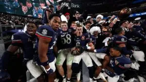 Navy se impone a Army con touchdown en los minutos finales