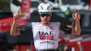 Juan Ayuso acuerda su salida de UAE Team Emirates y abre el camino para Isaac del Toro