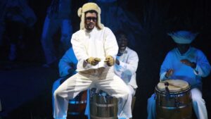 Bad Bunny y Marc Anthony juntos: así fue el dueto en el cierre de la residencia del Conejo Malo