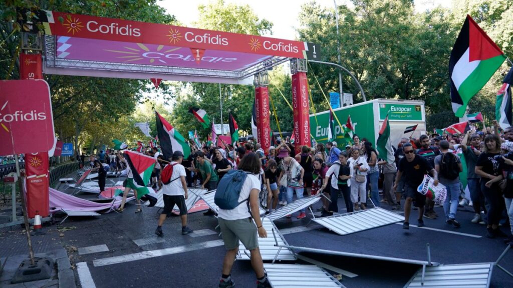 Protestas en Madrid, en La Vuelta | REUTERS/Ana Beltran.