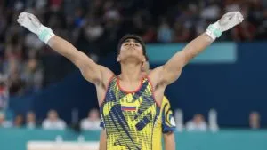 ¡Orgullo colombiano! Ángel Barajas es campeón de barras paralelas en la Copa del Mundo
