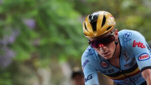 Remco Evenepoel estalla de furia tras perder tiempo por problemas mecánicos en el Mundial