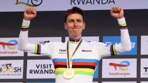 Tadej Pogacar ya es leyenda: suma su segundo mundial y 105 victorias