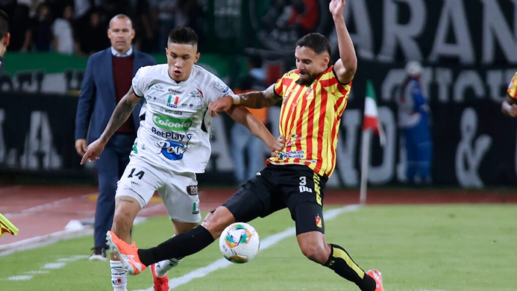Once Caldas vs Pereira | VizzorImage.