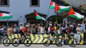 ¿Qué va a pasar con La Vuelta a España? Las protestas ponen en riesgo el final de la carrera
