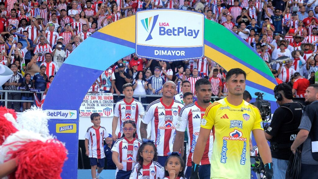 Junior saliendo al Estadio Metropolitano de Barranquilla / Vizzor