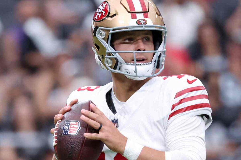 Brock Purdy durante la pretemporada 2025 con los 49ers