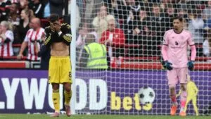 Errores defensivos, penal fallado y un sistema que no funciona: Manchester United cae ante el Brentford