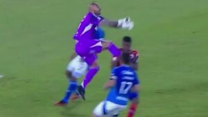 Pasto explota en redes por controversia arbitral ante Millonarios: ¿fue penal de Diego Novoa?