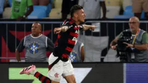 Jorge Carrascal se estrena como goleador en Flamengo contra Vasco da Gama