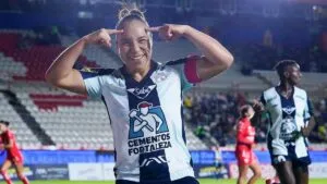 Charlyn Corral, frente a las grandes goleadoras del mundo: así se comparan sus números