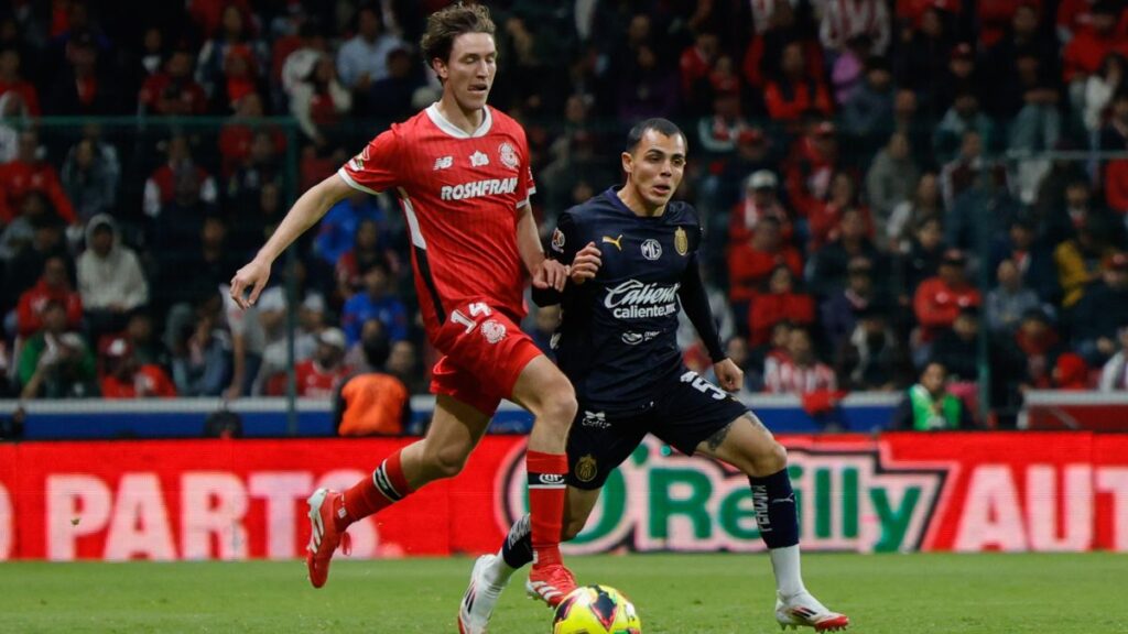 Toluca ligeramente superior a Chivas en el pronóstico
