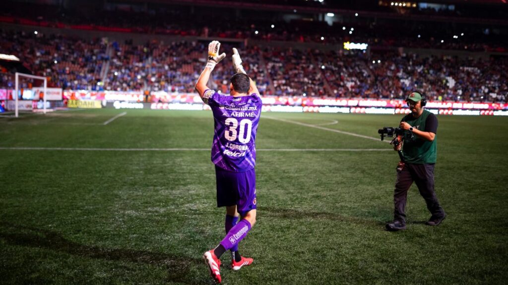 Jesús Corona se despide de la afición