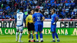 Comisión de Árbitros anula la tarjeta roja a Alonso Aceves y podrá jugar ante Querétaro