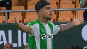 El ‘Cucho’ Hernández se exhibe ante Osasuna y el Betis se cuela en puestos europeos