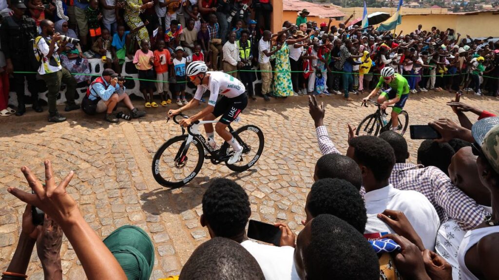 Isaac del Toro y Tadej Pogacar se escapan en la punta del Mundial de Ciclismo