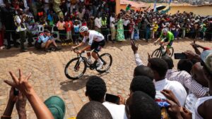 Isaac del Toro y Tadej Pogacar se escapan en la punta del Mundial de Ciclismo
