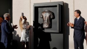 La selección de Portugal rinde homenaje a Diogo Jota con un emotivo video y una escultura