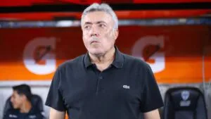 Domenec Torrent pide autocrítica tras victoria por la mínima ante Santos