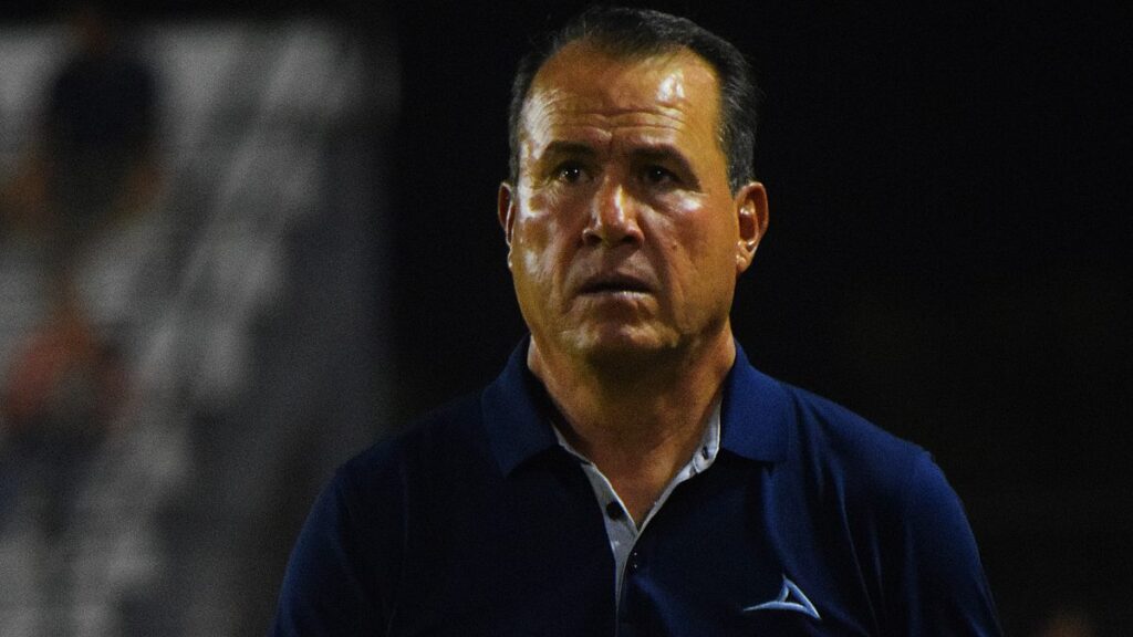 La formación de jugadores en México ha vuelto a ser tema de discusión tras el debut de Gilberto Mora, el mismo que analizan Efraín Flores y Martín Galván