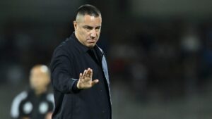 ¡Confirmado! Efraín Juárez, suspendido dos partidos