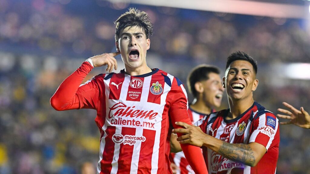 Chivas venció 0-2 a América en el Clásico Nacional