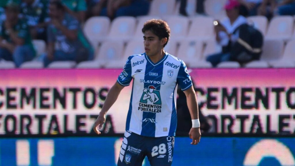 Elías Montiel renueva con Pachuca hasta el 2029