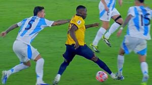 Moisés Caicedo se perdería el primer partido del Mundial 2026 por polémica expulsión