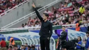 ¡La afición de Chivas no perdona! Fernando Gago es abucheado en su presentación en el Akron